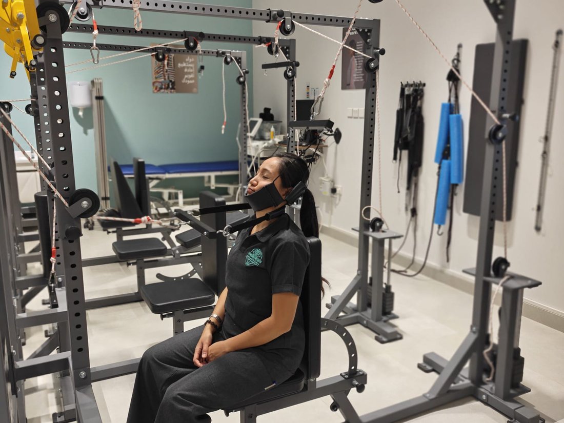 Cervical traction during CBP corrective care in the clinic studio